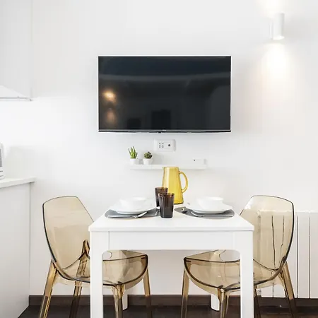 Easylife - Monolocale Soppalcato In Porta Romana Apartment